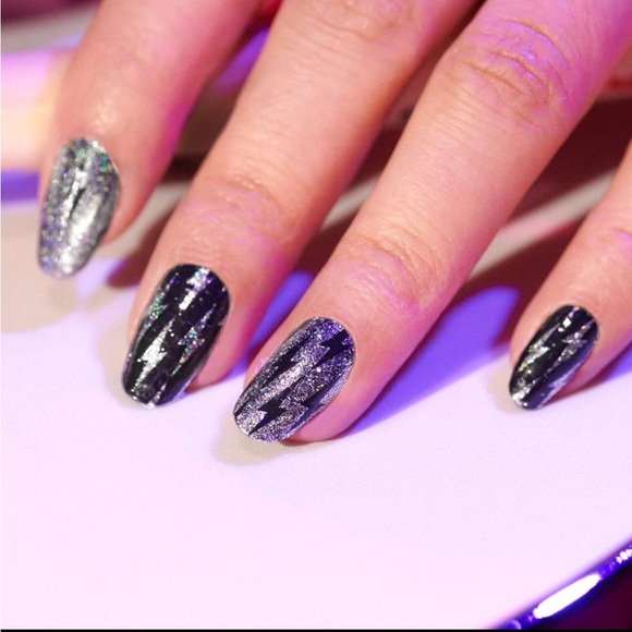 *Exclusive* Color Street: When Lightening Strikes | Silver Black Glitter Rock - Picture 2 of 13